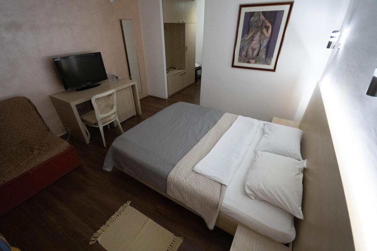 Hotel Dunav Požarevac Buitenkant foto